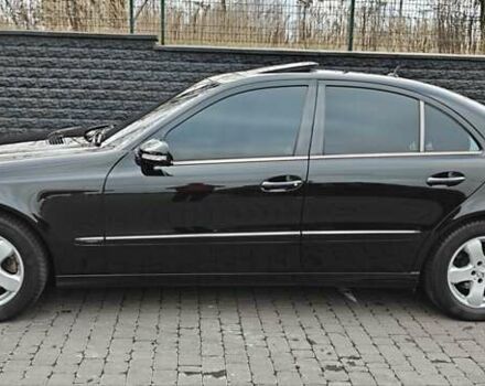 Черный Мерседес Е-Класс, объемом двигателя 2.2 л и пробегом 325 тыс. км за 9900 $, фото 5 на Automoto.ua