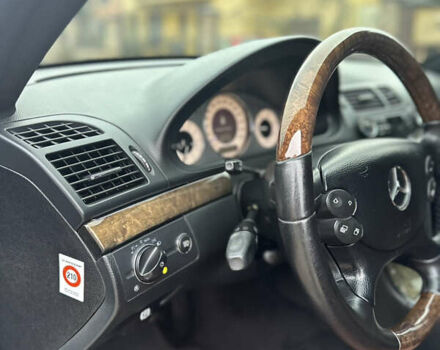 Черный Мерседес Е-Класс, объемом двигателя 2.15 л и пробегом 260 тыс. км за 11777 $, фото 23 на Automoto.ua