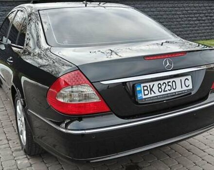 Черный Мерседес Е-Класс, объемом двигателя 2.2 л и пробегом 325 тыс. км за 9900 $, фото 8 на Automoto.ua