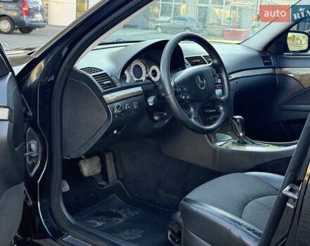 Мерседес Е-Класс 2007 в Хмельницком на Automoto.ua Черный Мерседес Е-Класс, объемом двигателя 2.5 л и пробегом 250 тыс. км за 6499 $, фото 13 на Automoto.ua