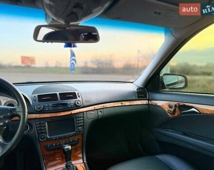 Черный Мерседес Е-Класс, объемом двигателя 3.5 л и пробегом 236 тыс. км за 10000 $, фото 13 на Automoto.ua