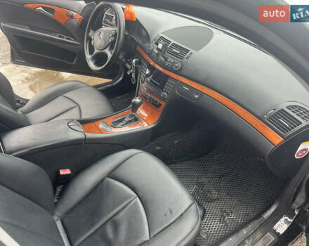 Чорний Мерседес Е-Клас, об'ємом двигуна 2.2 л та пробігом 317 тис. км за 6700 $, фото 16 на Automoto.ua