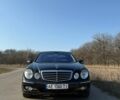 Черный Мерседес Е-Класс, объемом двигателя 2.99 л и пробегом 321 тыс. км за 9900 $, фото 1 на Automoto.ua