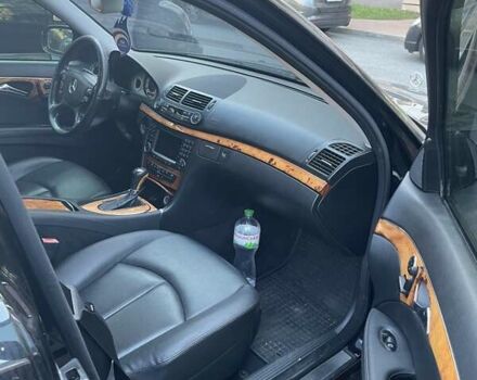 Черный Мерседес Е-Класс, объемом двигателя 3.5 л и пробегом 216 тыс. км за 7600 $, фото 9 на Automoto.ua