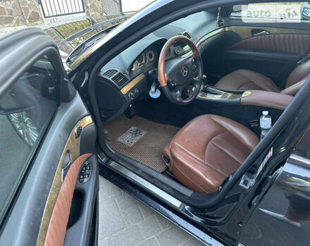 Черный Мерседес Е-Класс, объемом двигателя 2.99 л и пробегом 340 тыс. км за 11000 $, фото 5 на Automoto.ua