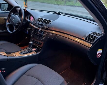 Черный Мерседес Е-Класс, объемом двигателя 3 л и пробегом 320 тыс. км за 9000 $, фото 6 на Automoto.ua