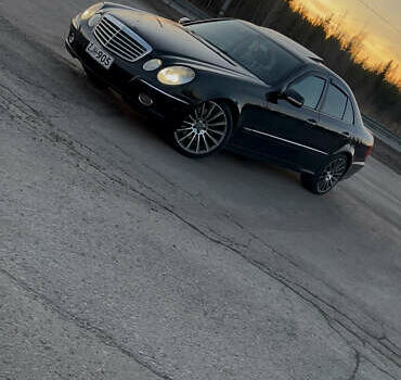 Чорний Мерседес Е-Клас, об'ємом двигуна 3 л та пробігом 370 тис. км за 5527 $, фото 7 на Automoto.ua