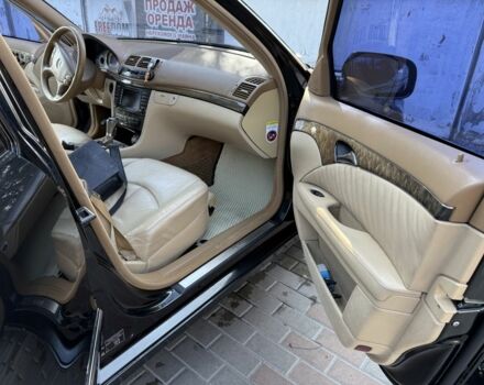 Черный Мерседес Е-Класс, объемом двигателя 3 л и пробегом 270 тыс. км за 7350 $, фото 6 на Automoto.ua