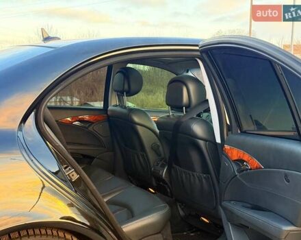 Черный Мерседес Е-Класс, объемом двигателя 3.5 л и пробегом 236 тыс. км за 10000 $, фото 8 на Automoto.ua