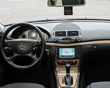 Черный Мерседес Е-Класс, объемом двигателя 2.2 л и пробегом 325 тыс. км за 9900 $, фото 33 на Automoto.ua