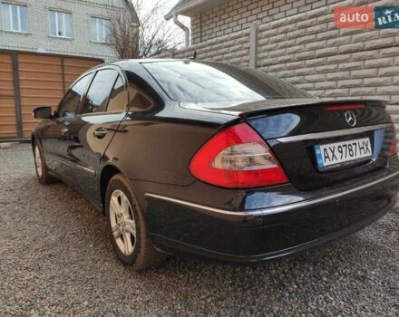 Черный Мерседес Е-Класс, объемом двигателя 1.8 л и пробегом 190 тыс. км за 9200 $, фото 5 на Automoto.ua
