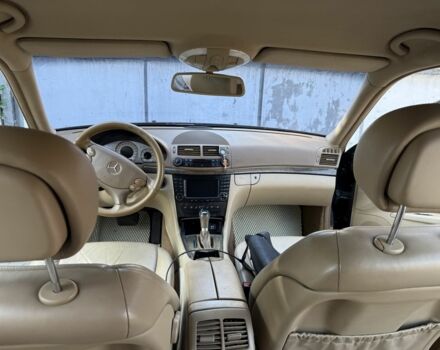 Черный Мерседес Е-Класс, объемом двигателя 3 л и пробегом 270 тыс. км за 7350 $, фото 4 на Automoto.ua