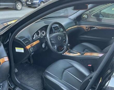 Черный Мерседес Е-Класс, объемом двигателя 3.5 л и пробегом 216 тыс. км за 7600 $, фото 6 на Automoto.ua