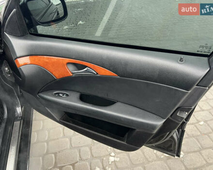 Чорний Мерседес Е-Клас, об'ємом двигуна 2.2 л та пробігом 317 тис. км за 6700 $, фото 21 на Automoto.ua