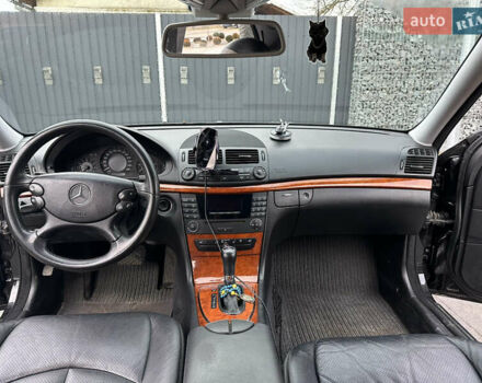 Черный Мерседес Е-Класс, объемом двигателя 2.2 л и пробегом 330 тыс. км за 7000 $, фото 14 на Automoto.ua