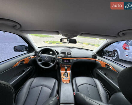 Черный Мерседес Е-Класс, объемом двигателя 3 л и пробегом 248 тыс. км за 8500 $, фото 7 на Automoto.ua