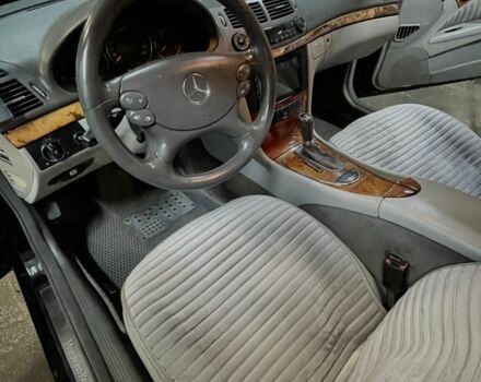 Черный Мерседес Е-Класс, объемом двигателя 3 л и пробегом 201 тыс. км за 7999 $, фото 11 на Automoto.ua