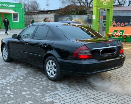Черный Мерседес Е-Класс, объемом двигателя 2 л и пробегом 245 тыс. км за 7500 $, фото 4 на Automoto.ua