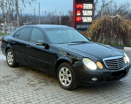 Черный Мерседес Е-Класс, объемом двигателя 2 л и пробегом 245 тыс. км за 7500 $, фото 6 на Automoto.ua