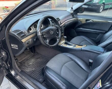 Черный Мерседес Е-Класс, объемом двигателя 2.1 л и пробегом 380 тыс. км за 6700 $, фото 10 на Automoto.ua