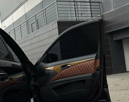 Черный Мерседес Е-Класс, объемом двигателя 3 л и пробегом 384 тыс. км за 9500 $, фото 25 на Automoto.ua