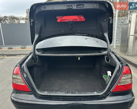 Черный Мерседес Е-Класс, объемом двигателя 2.2 л и пробегом 330 тыс. км за 7000 $, фото 10 на Automoto.ua