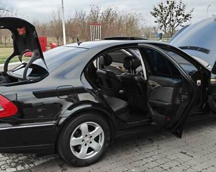 Черный Мерседес Е-Класс, объемом двигателя 2.2 л и пробегом 325 тыс. км за 9900 $, фото 40 на Automoto.ua