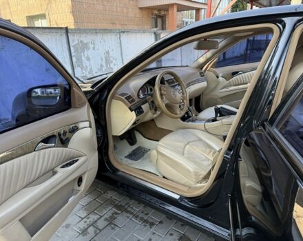 Черный Мерседес Е-Класс, объемом двигателя 3 л и пробегом 270 тыс. км за 7350 $, фото 5 на Automoto.ua