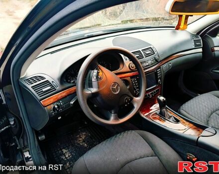 Черный Мерседес Е-Класс, объемом двигателя 1.8 л и пробегом 270 тыс. км за 8400 $, фото 5 на Automoto.ua