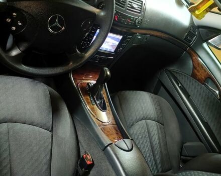 Черный Мерседес Е-Класс, объемом двигателя 1.8 л и пробегом 270 тыс. км за 8400 $, фото 6 на Automoto.ua