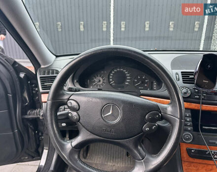 Черный Мерседес Е-Класс, объемом двигателя 2.2 л и пробегом 330 тыс. км за 7000 $, фото 16 на Automoto.ua