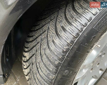 Черный Мерседес Е-Класс, объемом двигателя 2.2 л и пробегом 297 тыс. км за 8900 $, фото 17 на Automoto.ua