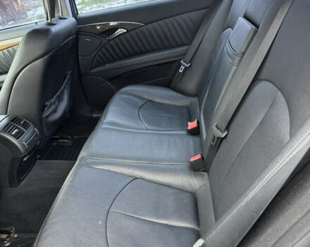 Черный Мерседес Е-Класс, объемом двигателя 3 л и пробегом 214 тыс. км за 8700 $, фото 6 на Automoto.ua