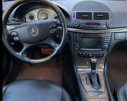 Чорний Мерседес Е-Клас, об'ємом двигуна 3 л та пробігом 195 тис. км за 13000 $, фото 6 на Automoto.ua