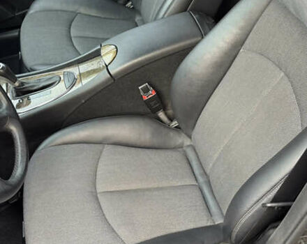 Чорний Мерседес Е-Клас, об'ємом двигуна 1.8 л та пробігом 125 тис. км за 10000 $, фото 7 на Automoto.ua