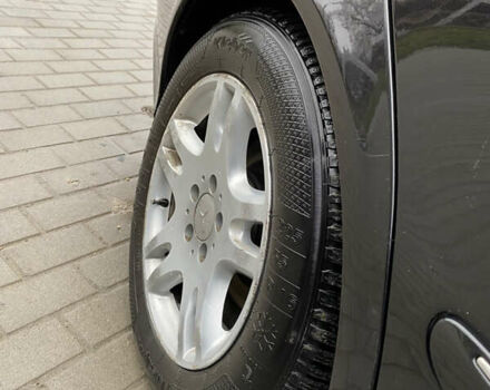 Черный Мерседес Е-Класс, объемом двигателя 2.2 л и пробегом 297 тыс. км за 8900 $, фото 19 на Automoto.ua