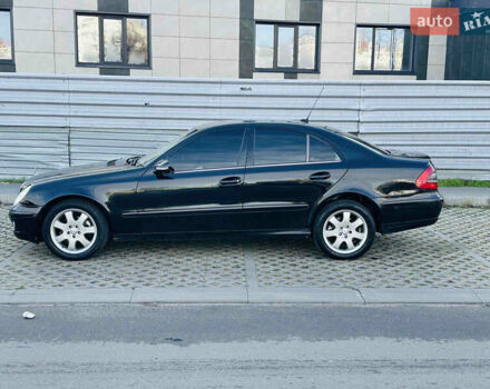 Черный Мерседес Е-Класс, объемом двигателя 2.15 л и пробегом 470 тыс. км за 7999 $, фото 7 на Automoto.ua