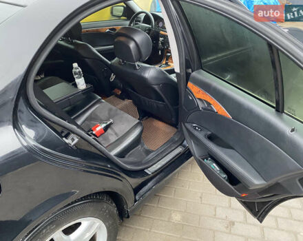 Черный Мерседес Е-Класс, объемом двигателя 2.2 л и пробегом 297 тыс. км за 8900 $, фото 12 на Automoto.ua