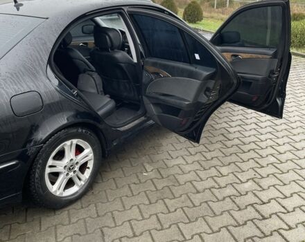 Черный Мерседес Е-Класс, объемом двигателя 2.1 л и пробегом 375 тыс. км за 8200 $, фото 4 на Automoto.ua