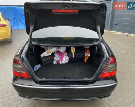 Черный Мерседес Е-Класс, объемом двигателя 2.2 л и пробегом 297 тыс. км за 8900 $, фото 11 на Automoto.ua
