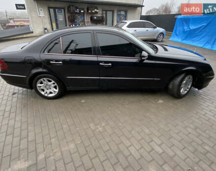 Черный Мерседес Е-Класс, объемом двигателя 2.2 л и пробегом 297 тыс. км за 8900 $, фото 3 на Automoto.ua