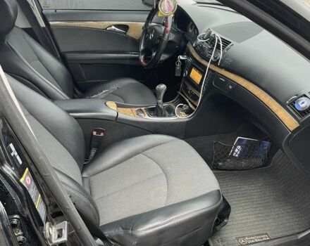 Черный Мерседес Е-Класс, объемом двигателя 2.1 л и пробегом 375 тыс. км за 8200 $, фото 3 на Automoto.ua