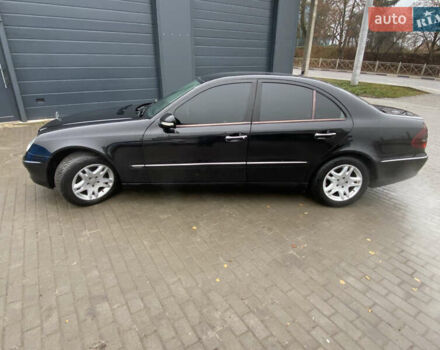 Черный Мерседес Е-Класс, объемом двигателя 2.2 л и пробегом 297 тыс. км за 8900 $, фото 5 на Automoto.ua
