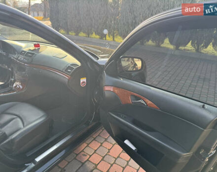 Чорний Мерседес Е-Клас, об'ємом двигуна 2.15 л та пробігом 380 тис. км за 10200 $, фото 40 на Automoto.ua