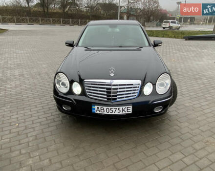 Черный Мерседес Е-Класс, объемом двигателя 2.2 л и пробегом 297 тыс. км за 8900 $, фото 1 на Automoto.ua