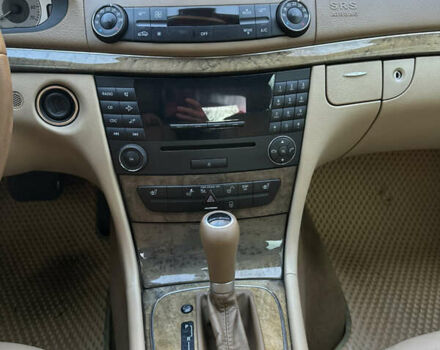 Чорний Мерседес Е-Клас, об'ємом двигуна 3 л та пробігом 196 тис. км за 7200 $, фото 26 на Automoto.ua