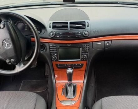 Черный Мерседес Е-Класс, объемом двигателя 2.2 л и пробегом 379 тыс. км за 7800 $, фото 4 на Automoto.ua