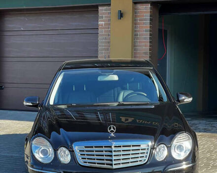 Черный Мерседес Е-Класс, объемом двигателя 3 л и пробегом 138 тыс. км за 15400 $, фото 5 на Automoto.ua