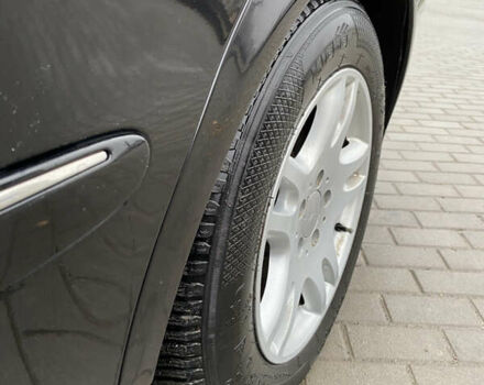 Черный Мерседес Е-Класс, объемом двигателя 2.2 л и пробегом 297 тыс. км за 8900 $, фото 20 на Automoto.ua