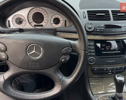 Чорний Мерседес Е-Клас, об'ємом двигуна 1.8 л та пробігом 125 тис. км за 10000 $, фото 16 на Automoto.ua